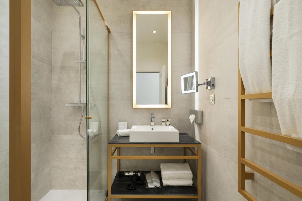 Vestay Montaigne Paris Zimmer foto