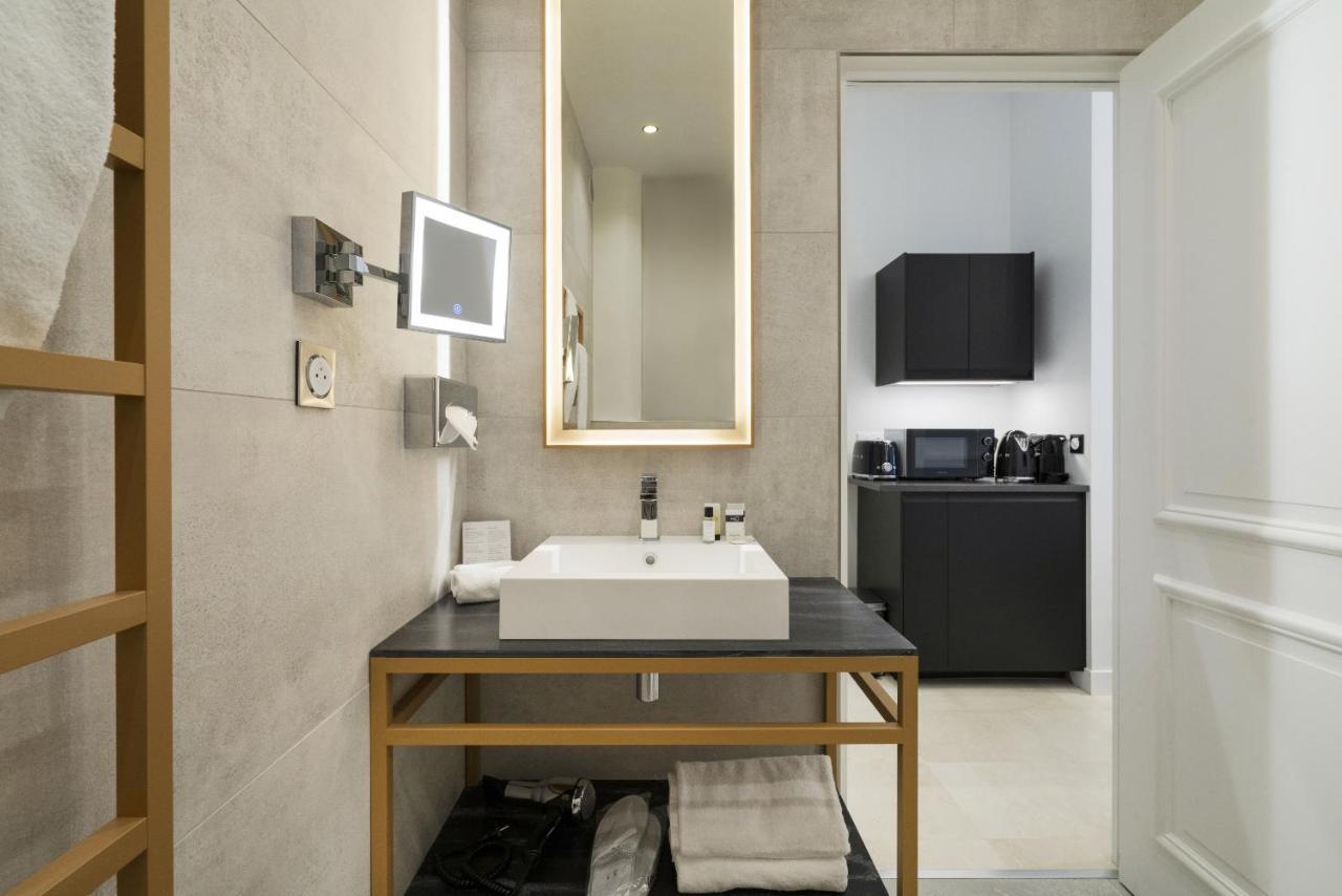 Vestay Montaigne Paris Zimmer foto